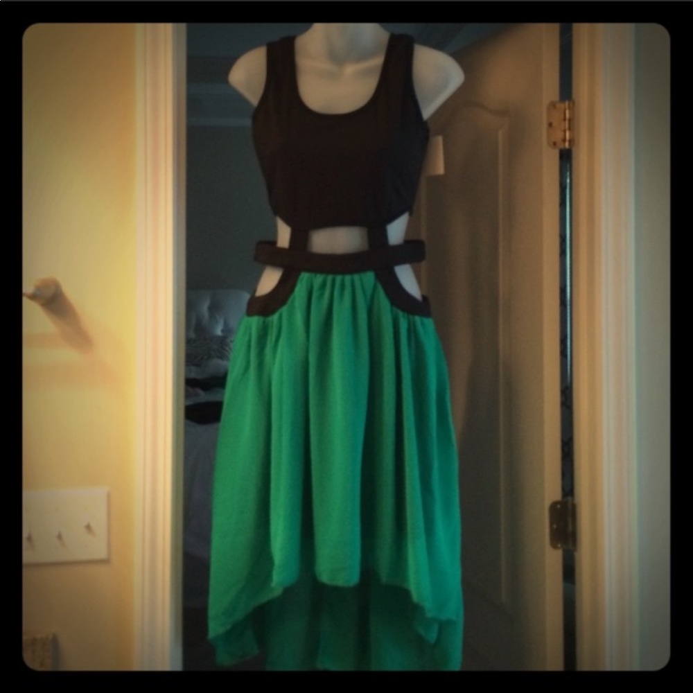 Green & Black ASOS Dress with Side Cut Outs 💚🖤